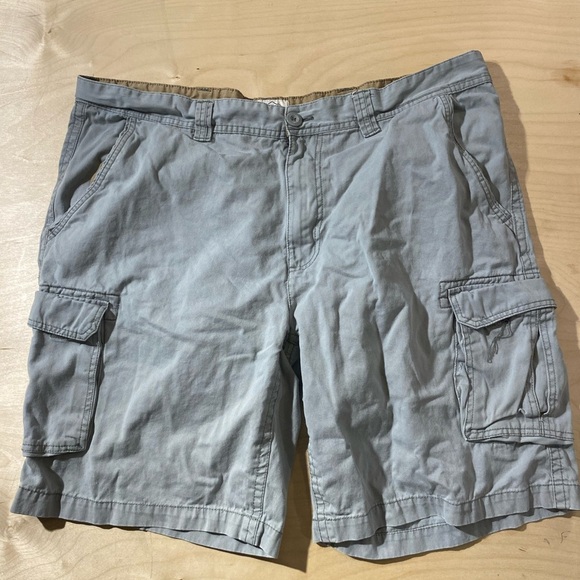 St. John’s Bay Men's Gray Cargo Shorts 42 (HS) - Picture 3 of 10